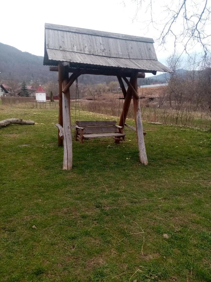 ששורי Садиба Федорчуків За Рікою מראה חיצוני תמונה