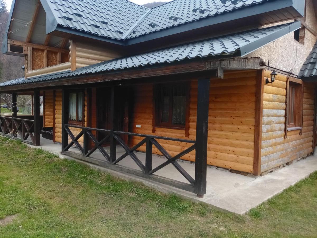 ששורי Садиба Федорчуків За Рікою מראה חיצוני תמונה