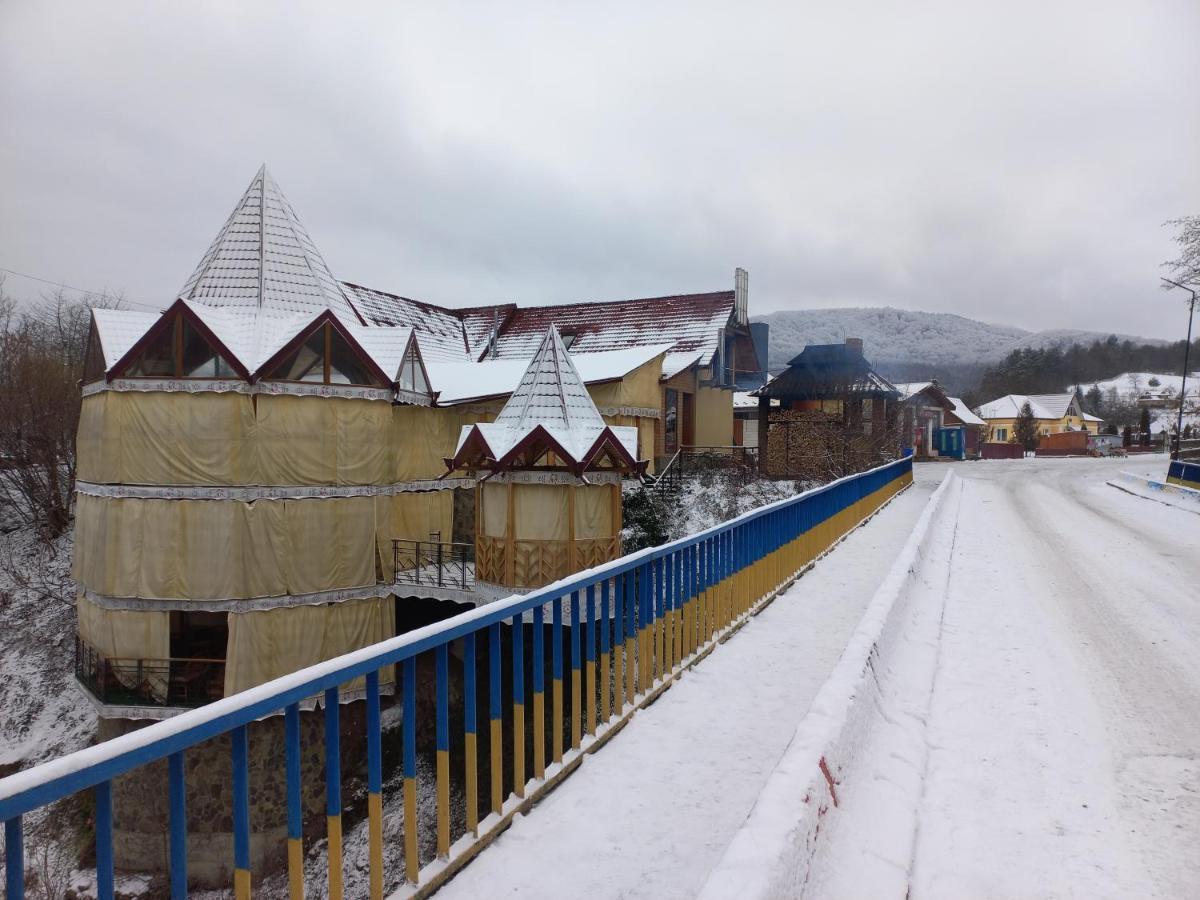 ששורי Садиба Федорчуків За Рікою מראה חיצוני תמונה